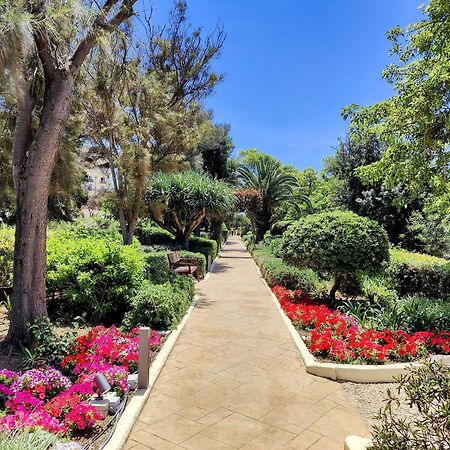 The Phoenicia Malta Floriana Exterior photo The gardens of the Villa Paternò.