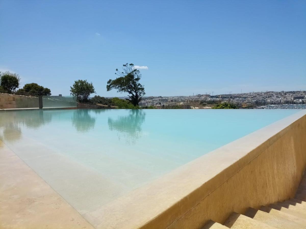 The Phoenicia Malta Floriana Exterior photo The pool at the Westin Excelsior