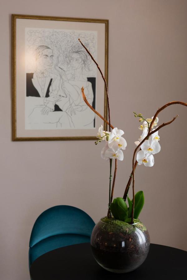 The Phoenicia Malta Floriana Exterior photo A white orchid