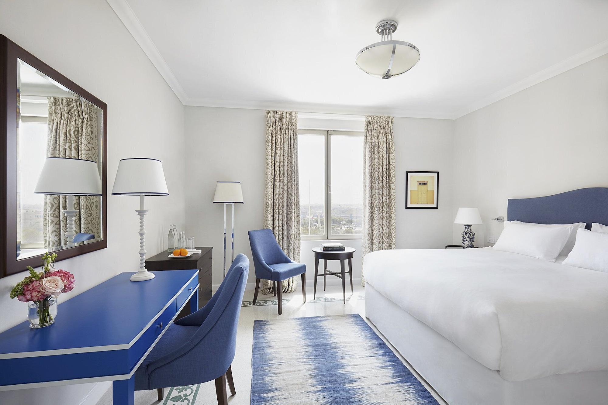 The Phoenicia Malta Floriana Exterior photo A guest room at the Hotel de Crillon