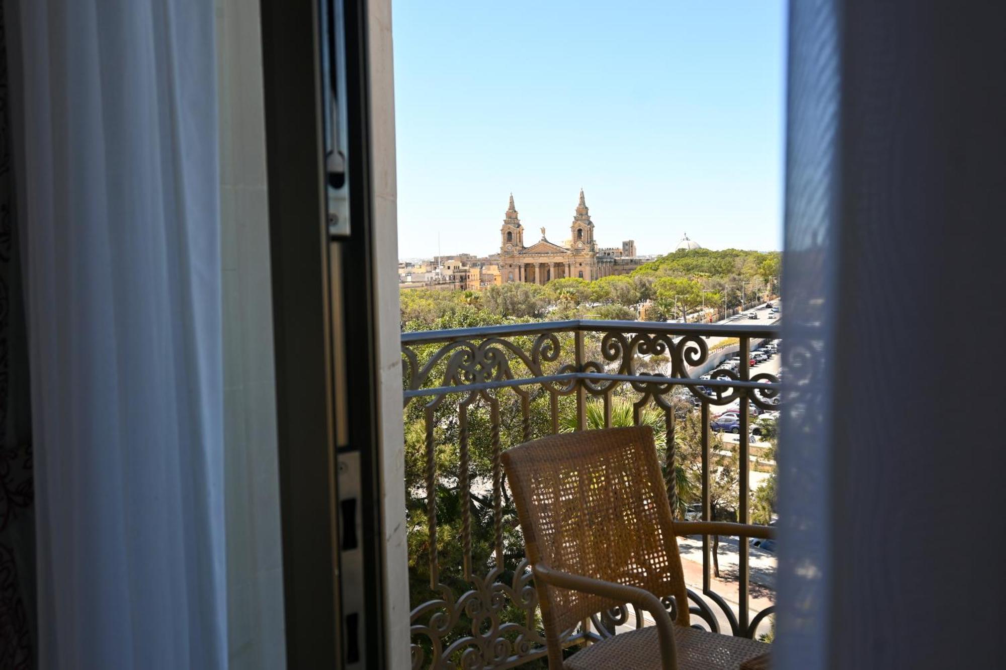 The Phoenicia Malta Floriana Exterior photo View of the church from the hotel