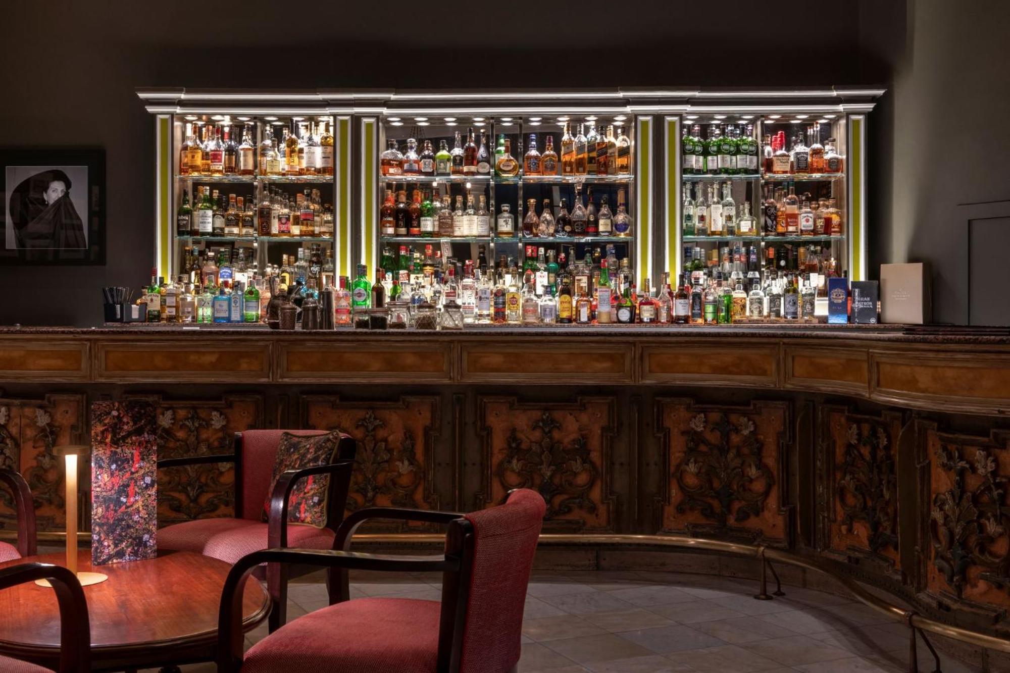 The Phoenicia Malta Floriana Exterior photo The bar at the hotel